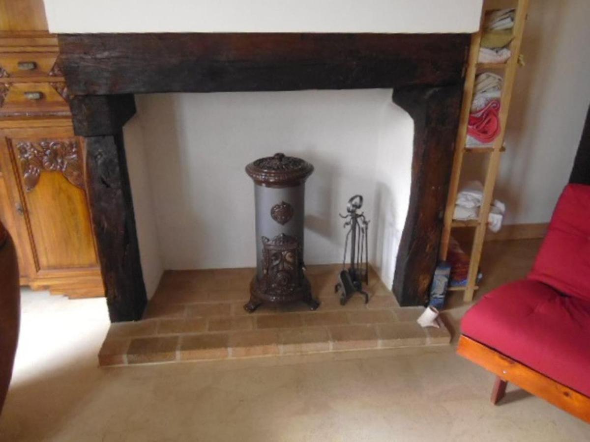 Le Trou Dans Le Apartment