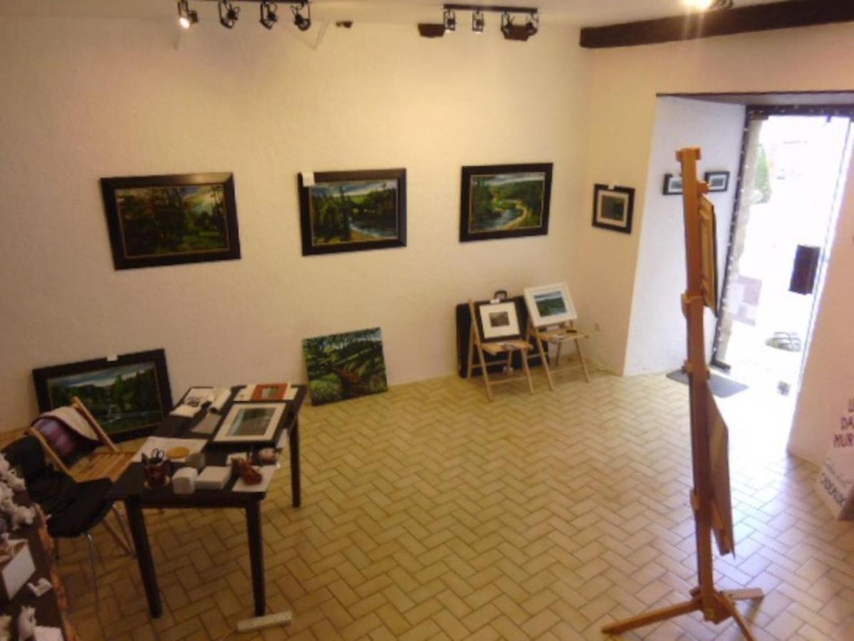 Apartment Le Trou Dans Le Uzerche